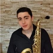 He tocado en diferentes bandas y en el conservatorio, tengo experiencia dando clases a personas de todas las edades